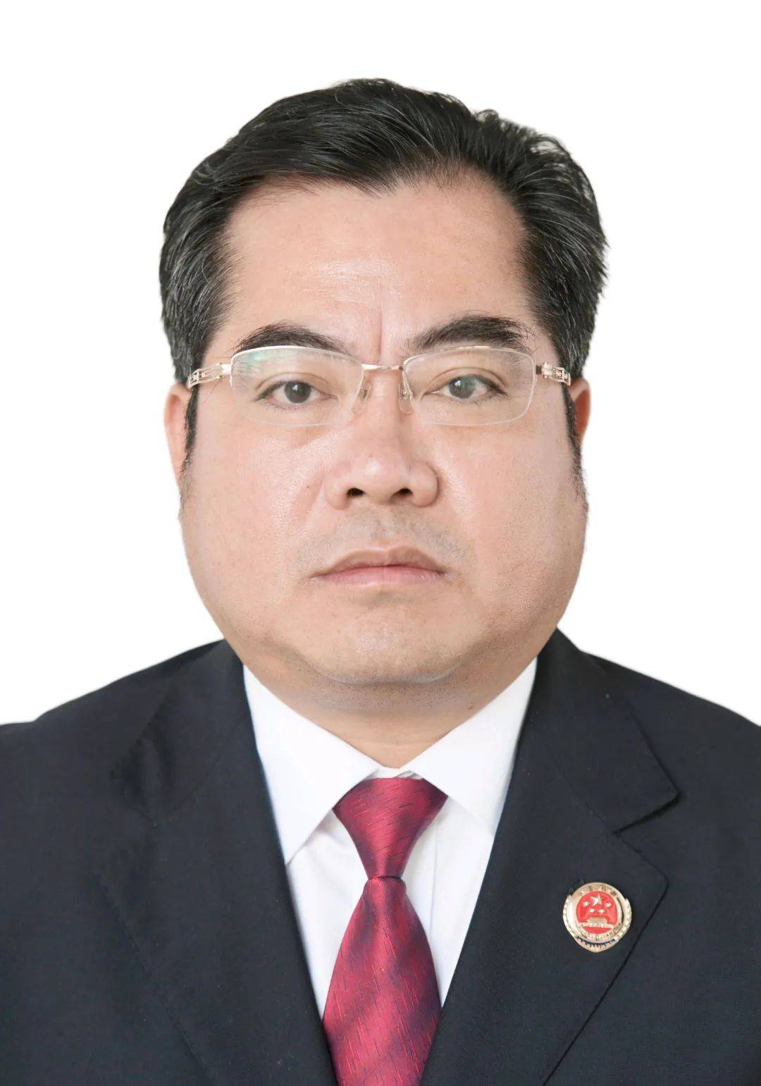 公开履历显示,施忠华出生于1967年7月,大学本科学历,法学学士学位
