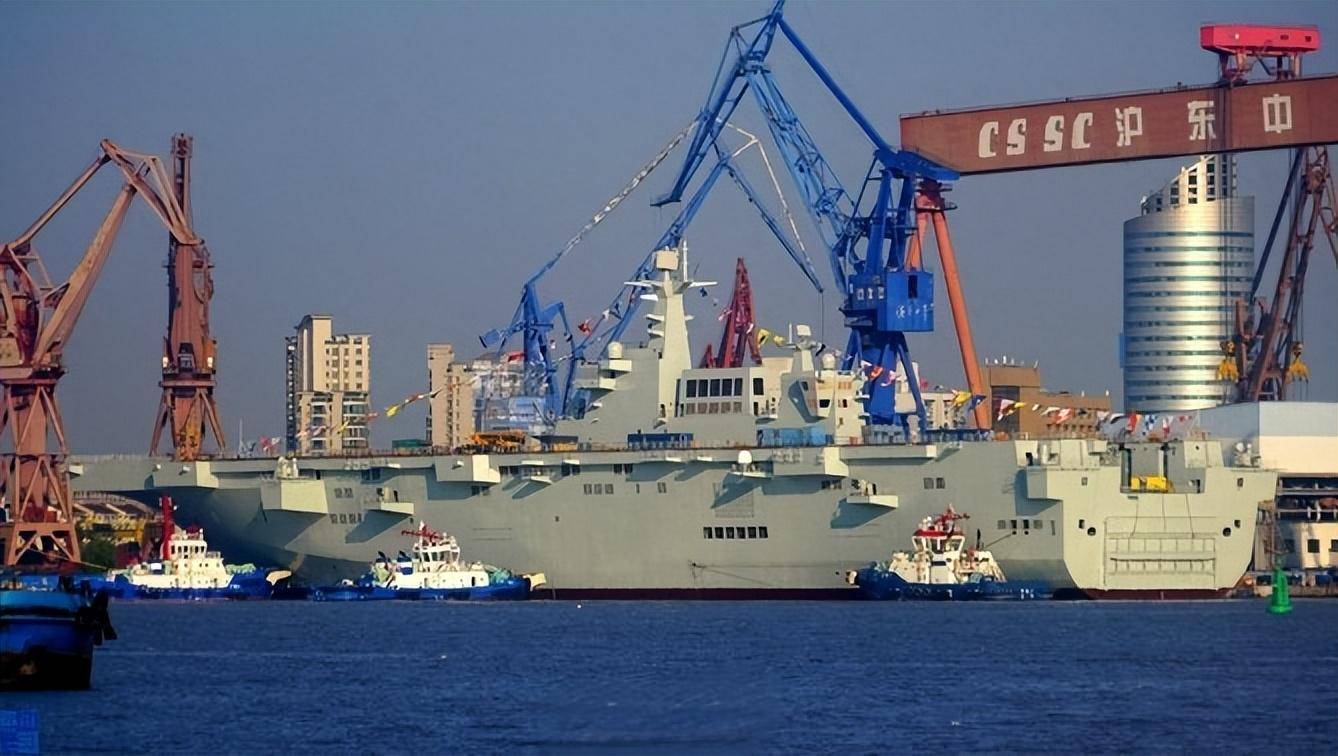 从开工到建成只用半年,075型4号舰下水,解放军再添4万吨巨舰_两栖攻击
