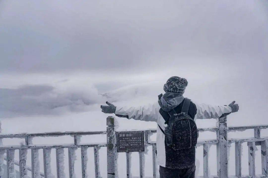 金子山气温大幅下降受寒潮自北向南影响15日夜间起金子山(连山,连州)