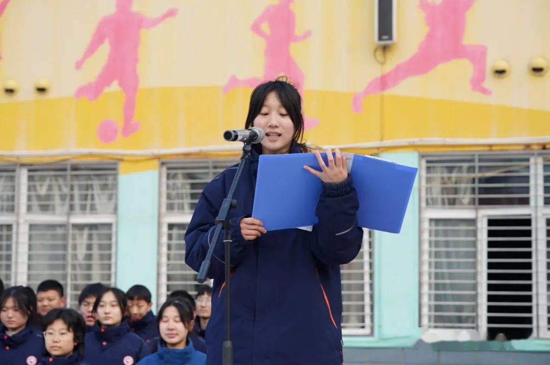 一,12月5日,山东潍坊天立学校学区校长王品章一行六人到保定七中访问