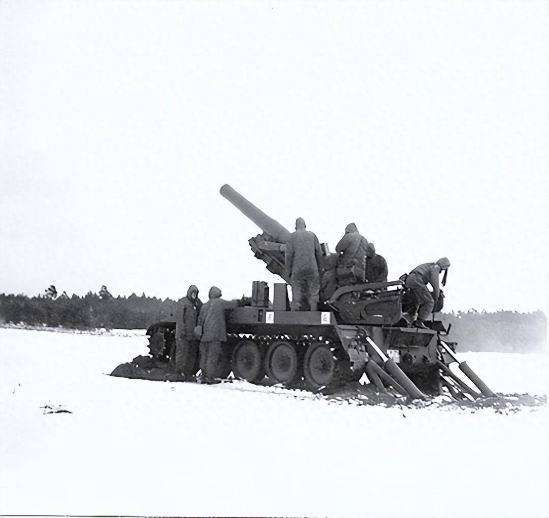 美国陆军在上世纪50年代的主力自行火炮是m53式155毫米自行火炮和沿用