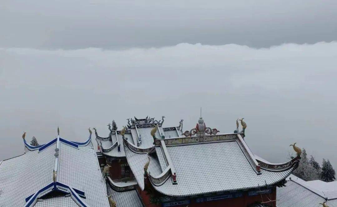 上週末,重慶渝北華鎣山飄雪.