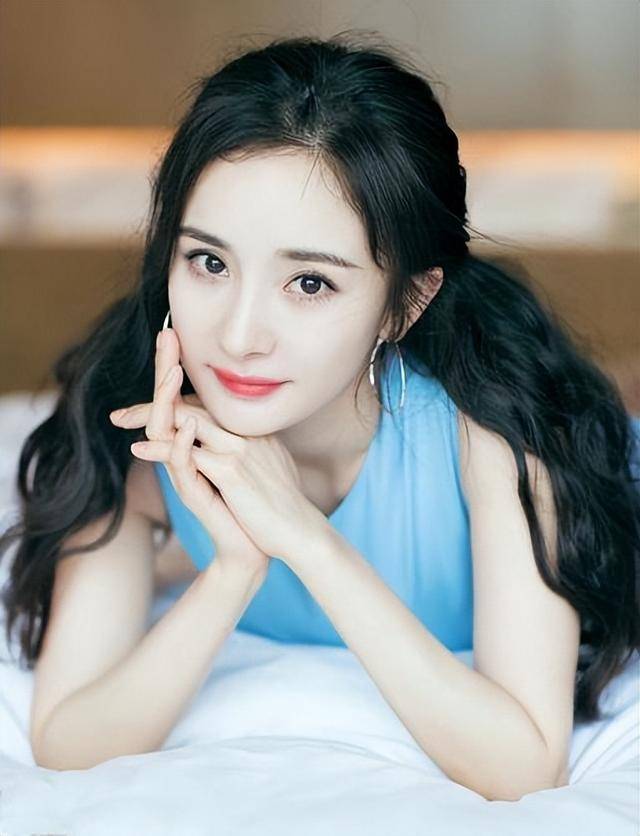 杨幂和30斤裙子度过一天!