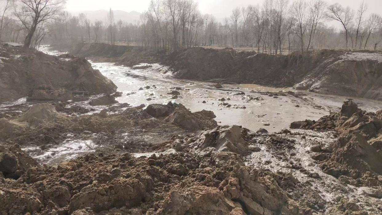 引发山体滑坡,村民:半夜两点回家,门口淤泥三米深_泥石流_村里_庄子