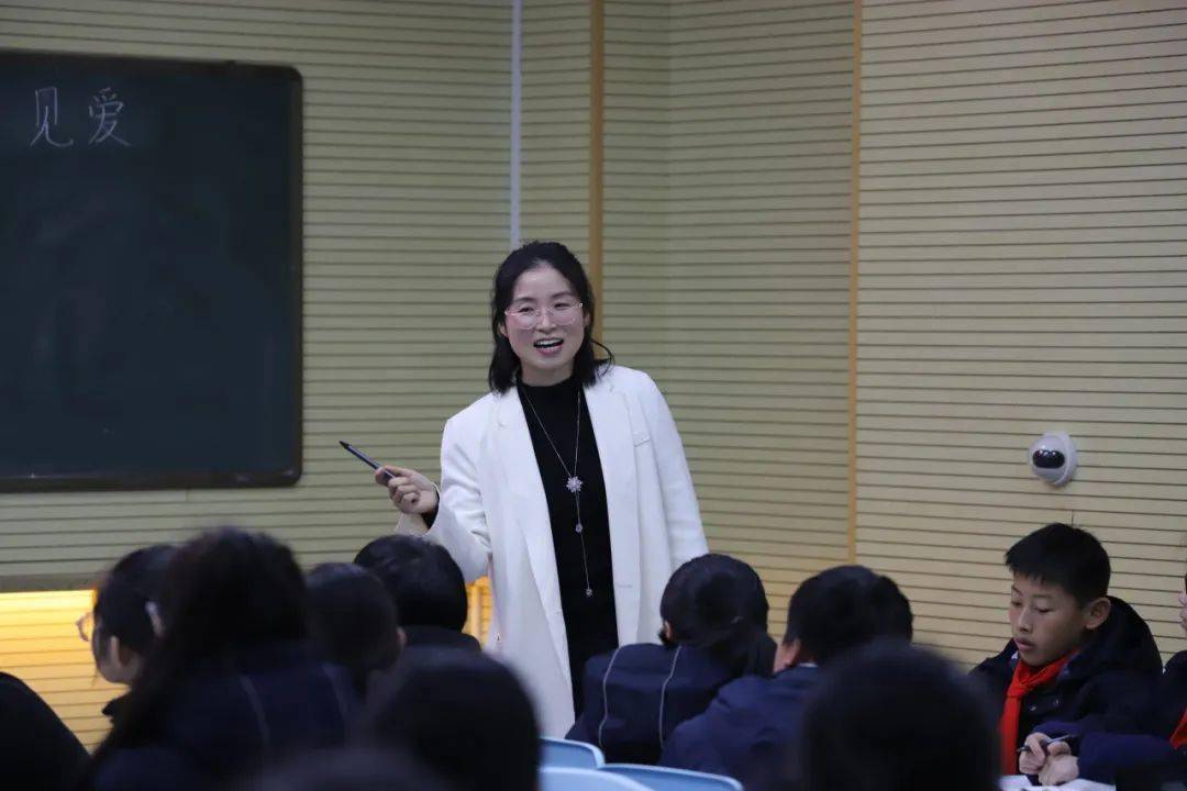 陈芳老师语文图片