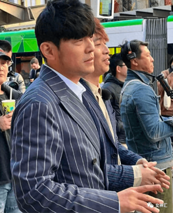 "周杰伦身材发福撞脸陈赫?网友:昆凌半夜发现杰伦变饼伦了!