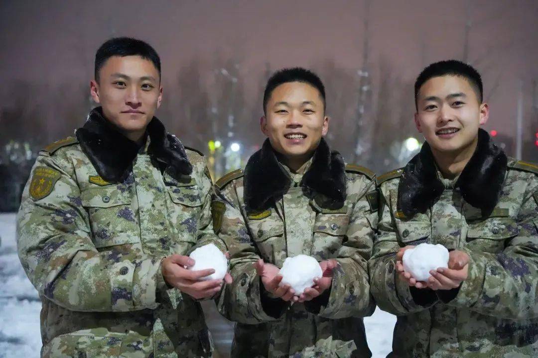 雪中遇兵哥,这组图冲上热搜!_天安门_军人_风雪