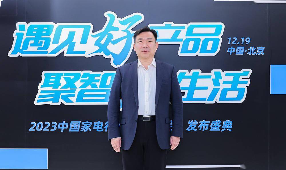 老年营养室副主任,中国营养学会老年营养分会常务委员兼秘书长宋鹏坤