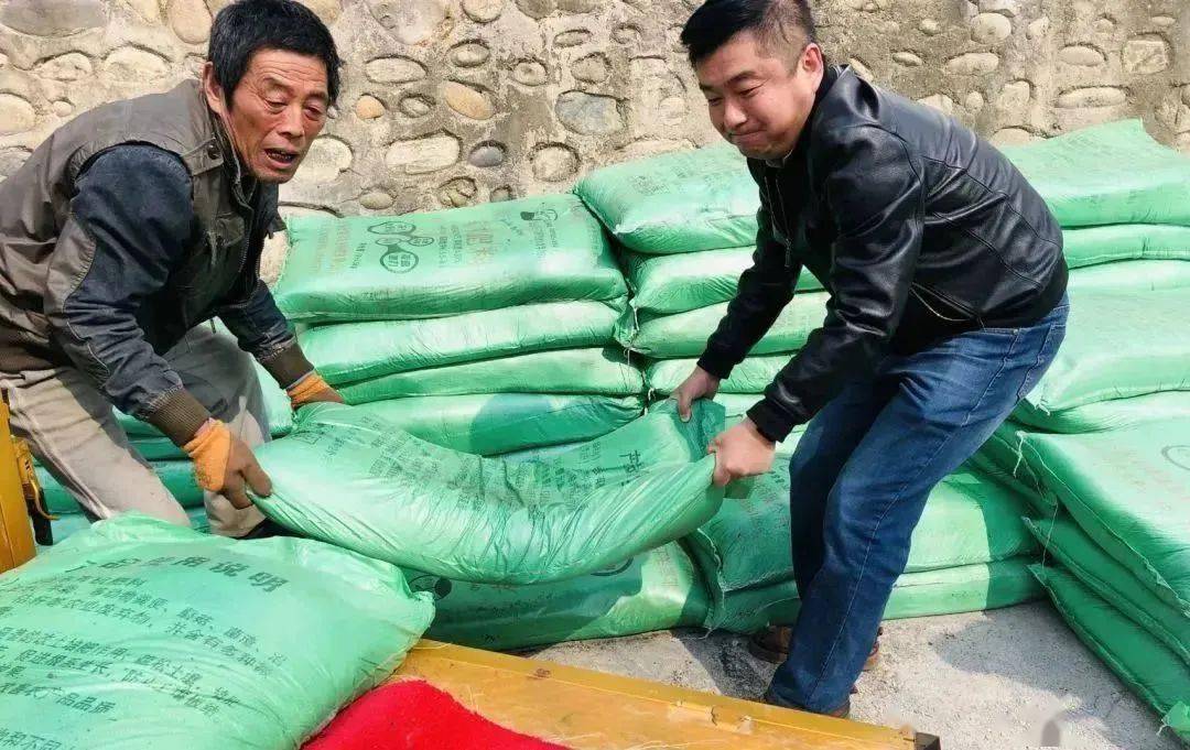 徐宏黑山寺村第一书记强化村党组织建设,组织党员赴"北京雁栖湖新时代