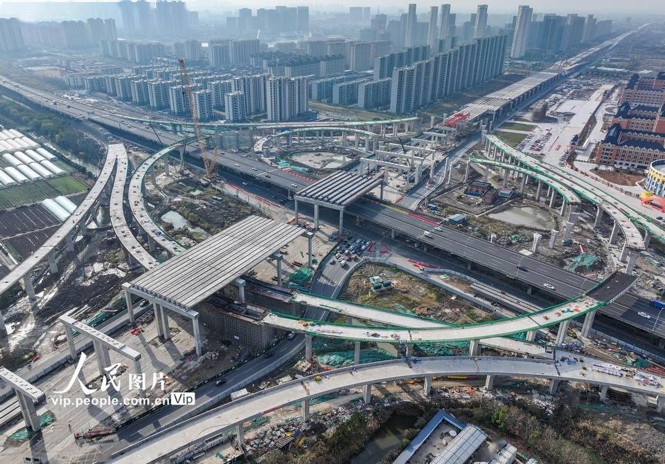 浙江慈溪:中横线跨胜陆高架钢梁箱架设顺利完成_施工_北线_城区