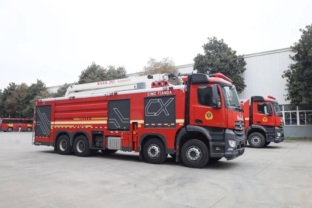 梅赛德斯-奔驰arocs消防底盘双车联用 石化b类cafs消防车火场显身手