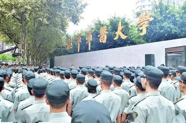 中國人民解放軍陸軍軍醫大學,位於重慶,是中華人民共和國成立後第一批