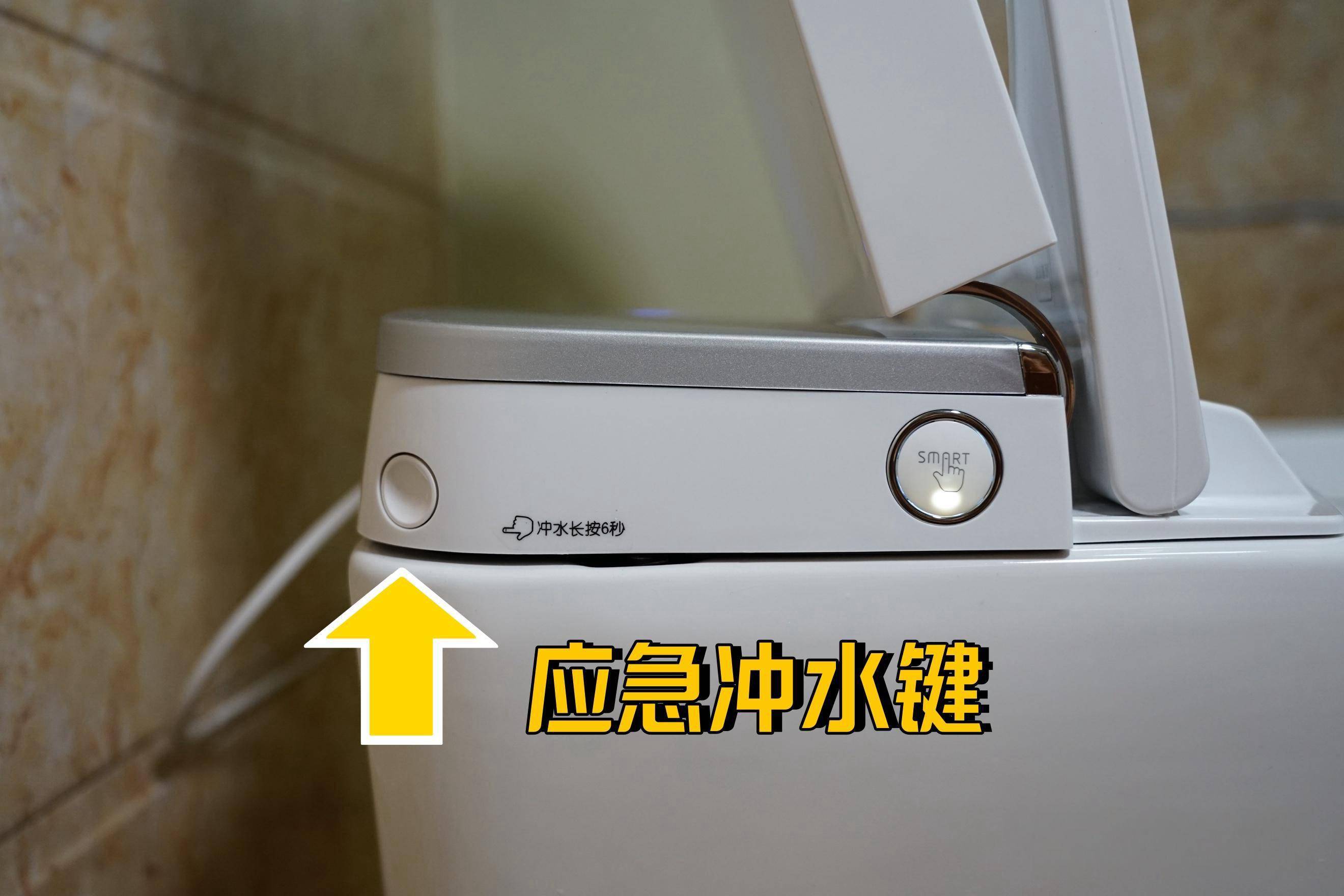 选择智能马桶的时候,一定要选择停电可冲水功能的,不然家里一旦停电就