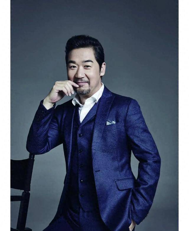 例如,在综艺节目《幸福三重奏》中,邓婕女儿的