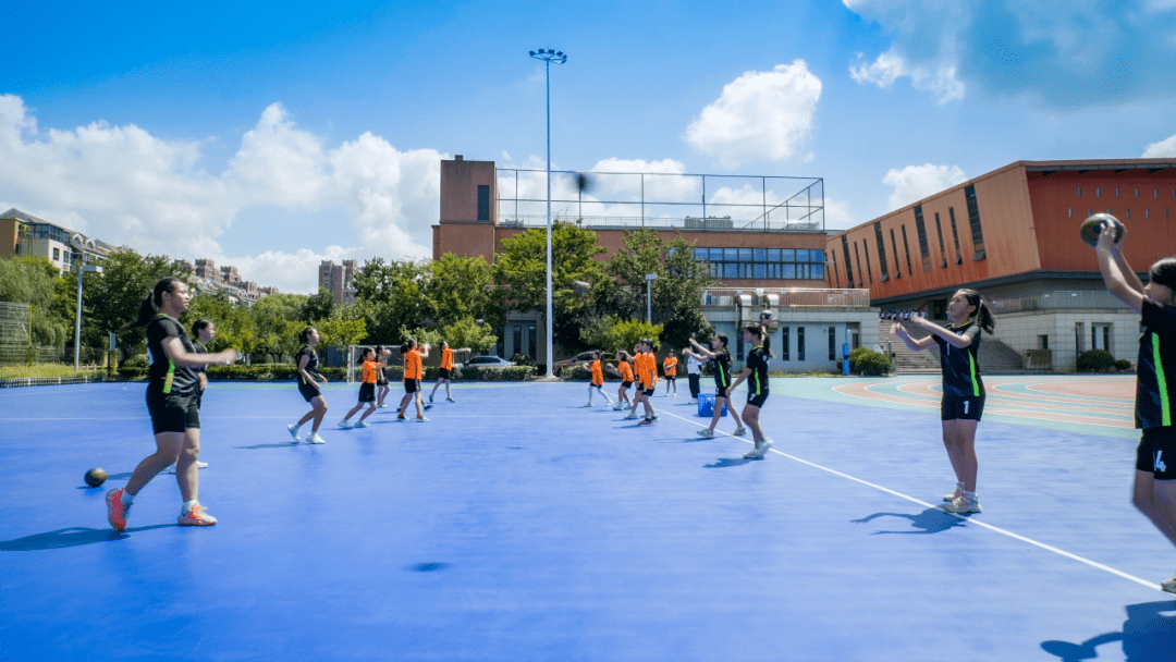 亭林小学于2021年组建手球队,通过创建以手球训练为特色体育项目的