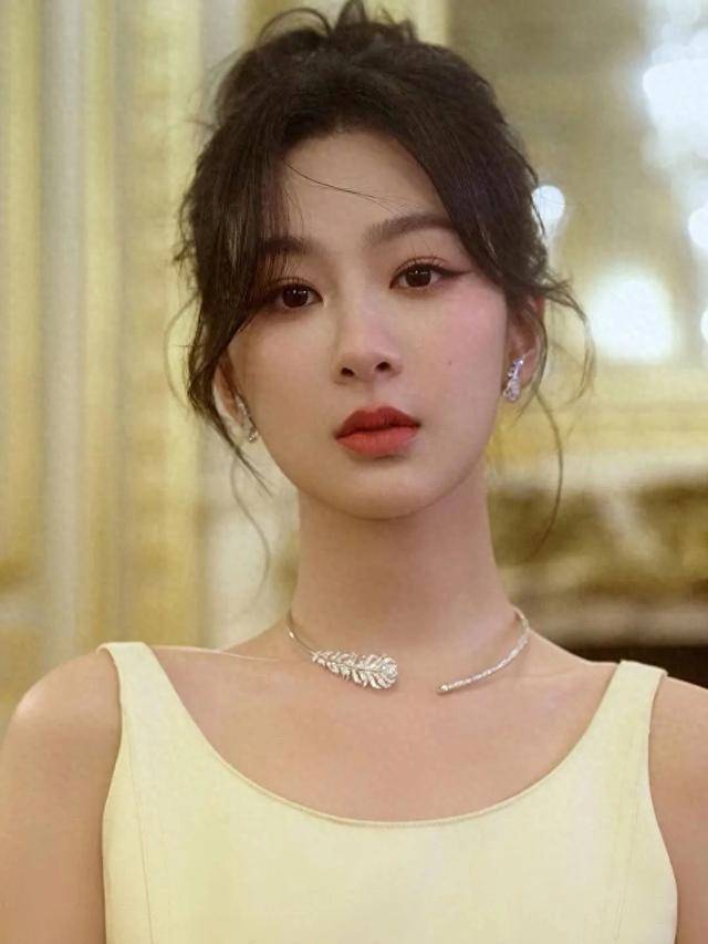 揭开内娱圈少女杨紫的单身之谜,竟然与她的财富有关?_女性_女神_演技