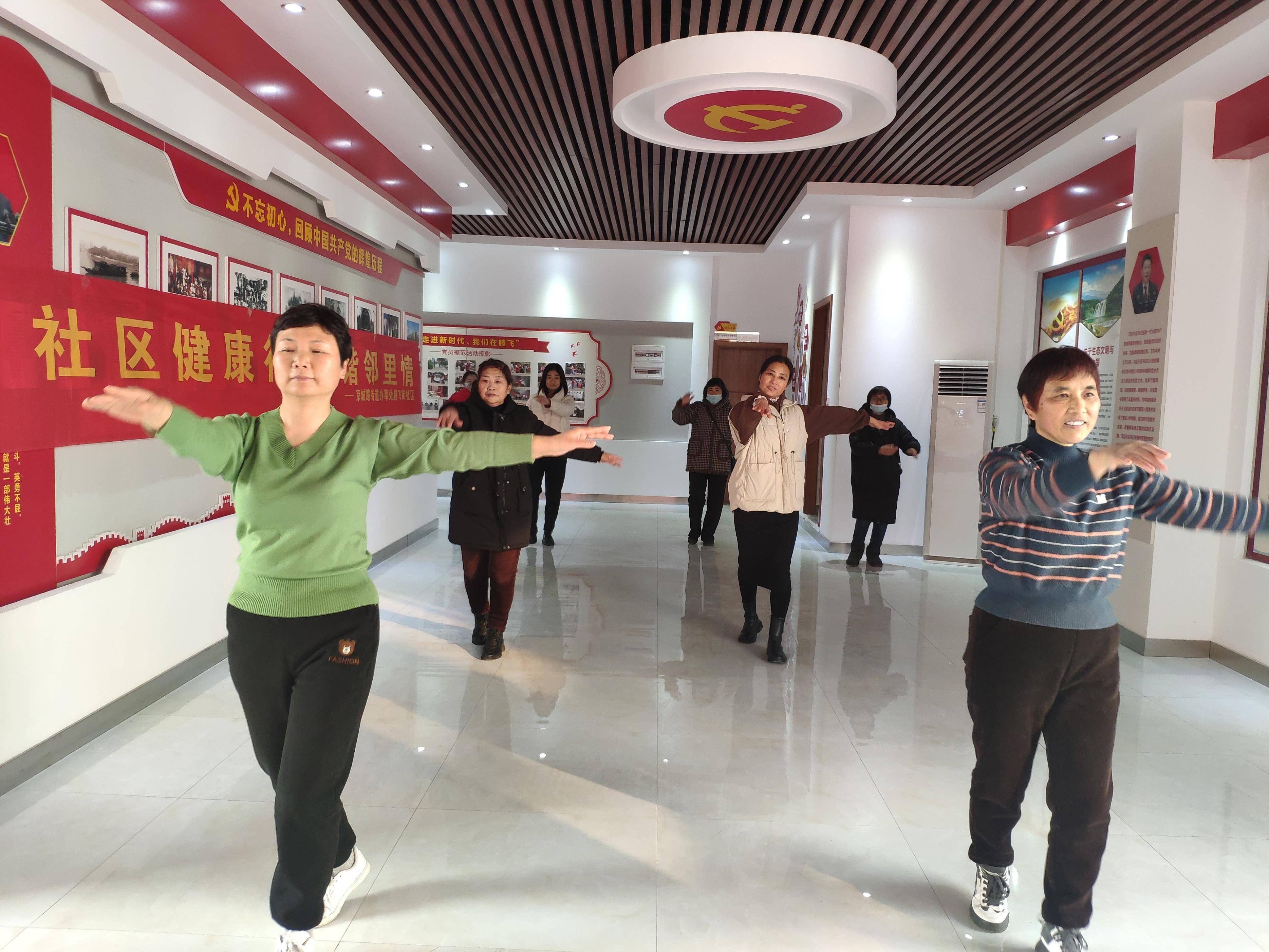 荥阳市京城路街道:"社区健康行 和谐邻里情"广场舞健身活动