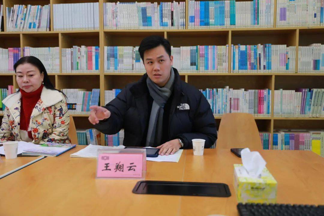 王婷校长与胡樱平老师对玉律学校音乐学科发展进行了深入的探讨.