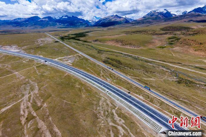 西藏公路通车总里程达12.32万公里_建设_江飞波_改造
