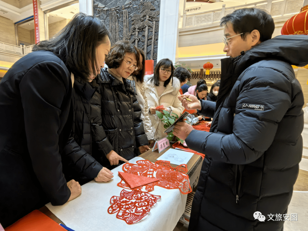 安圖:非遺剪紙展文化,摺疊裁剪綻光彩_長白山_延邊州_藝術