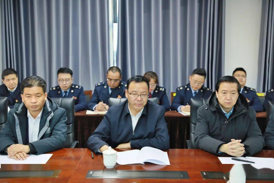 海北州委书记夏吾杰带领四大班子领导走访慰问州税务局干部职工_工作