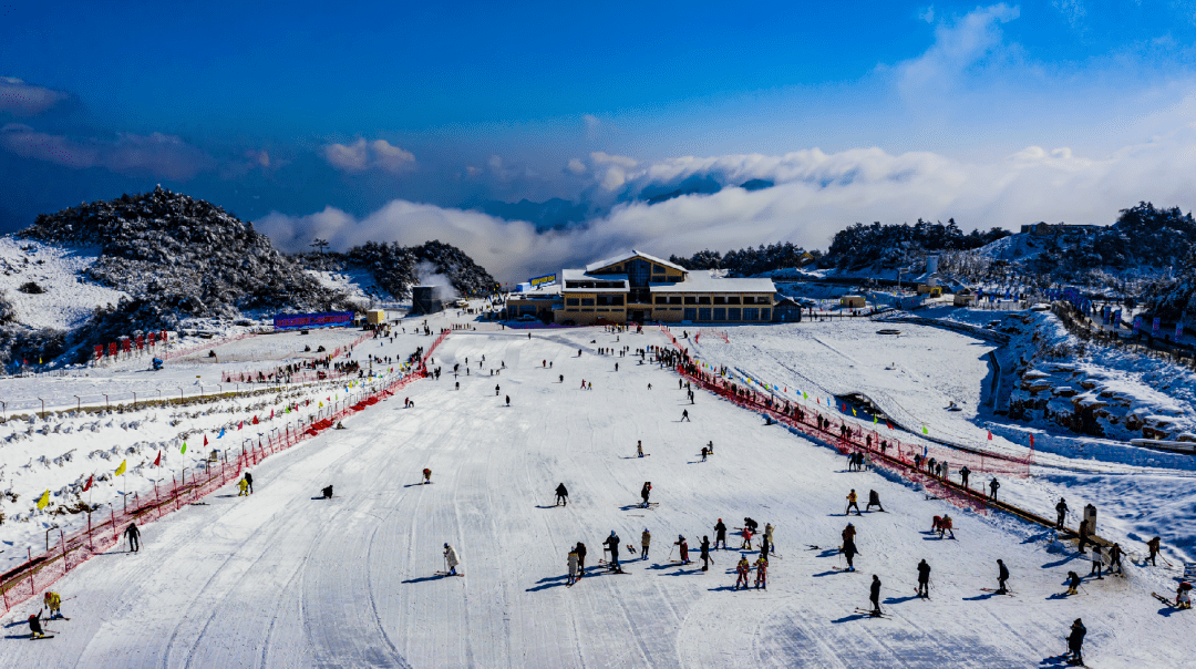 旱雪滑雪场造价图片