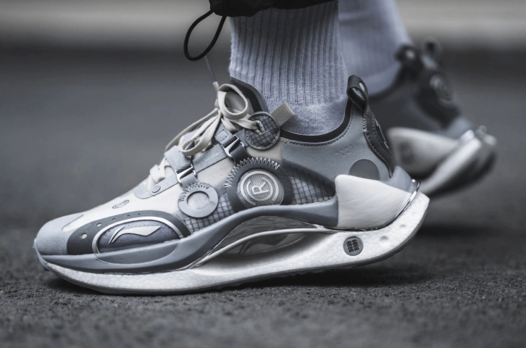 李宁和安踏:一个时代的两种选择_品牌_运营_人群