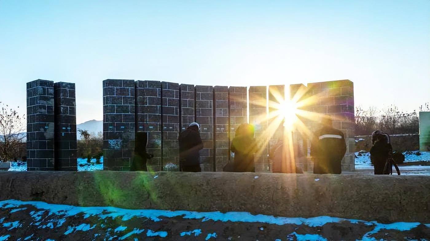 12月22日,臨汾市襄汾縣陶寺遺址古觀象臺,氣象和攝影愛好者近距離