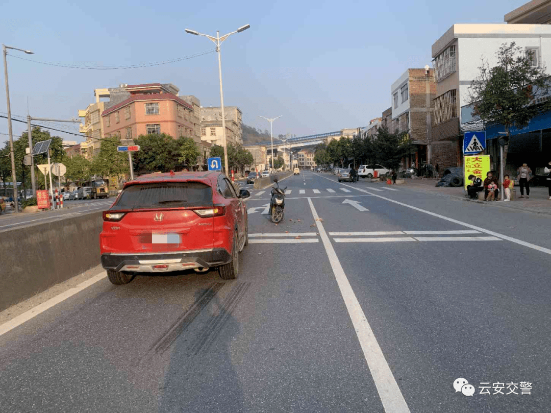 從慢車道變更至快車道時