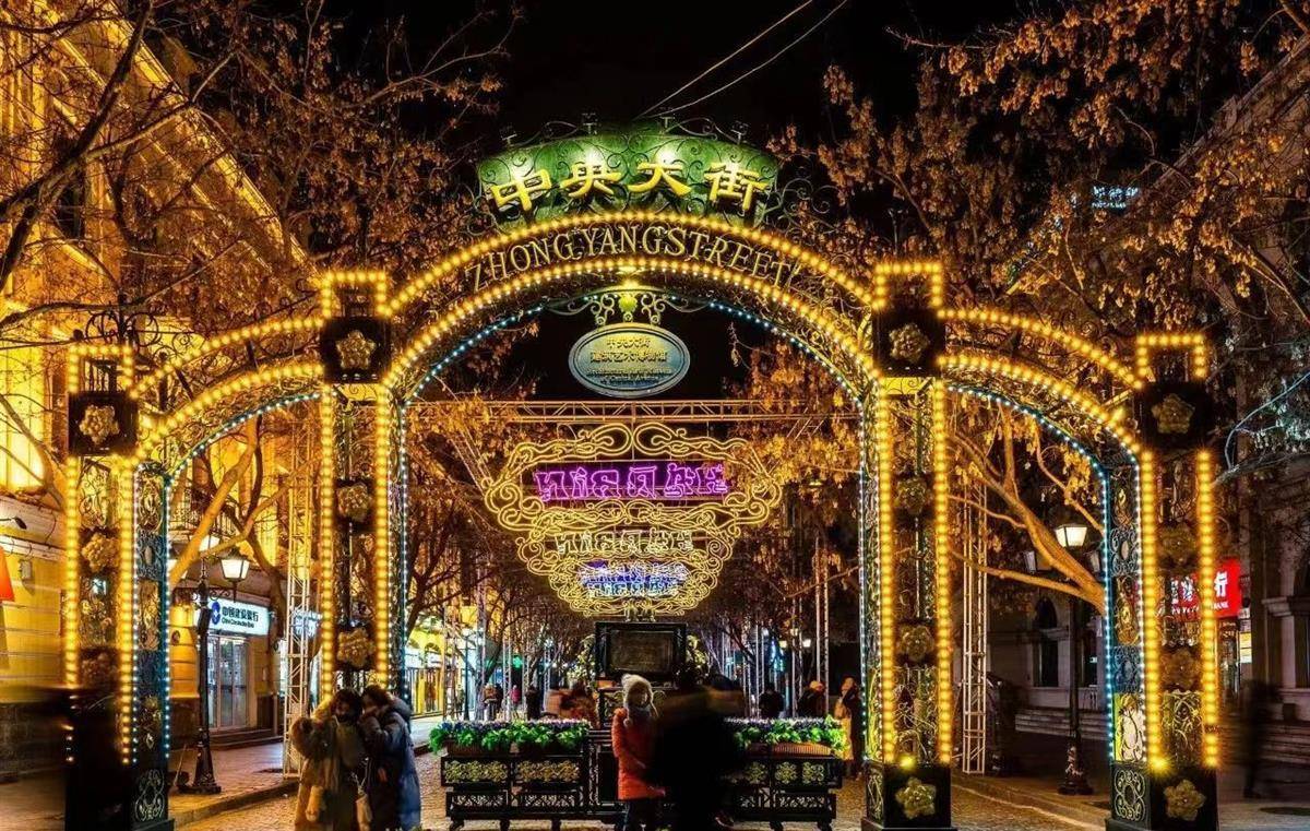 中央大街(图片来源:"哈尔滨文旅"微信公众号)为了避开人群,游客汤先生