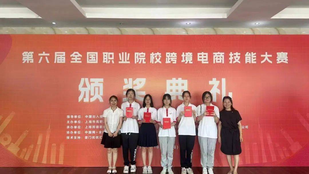 在师资建设和学生获奖方面,有多名老师荣获"优秀指导教师奖",上海市"