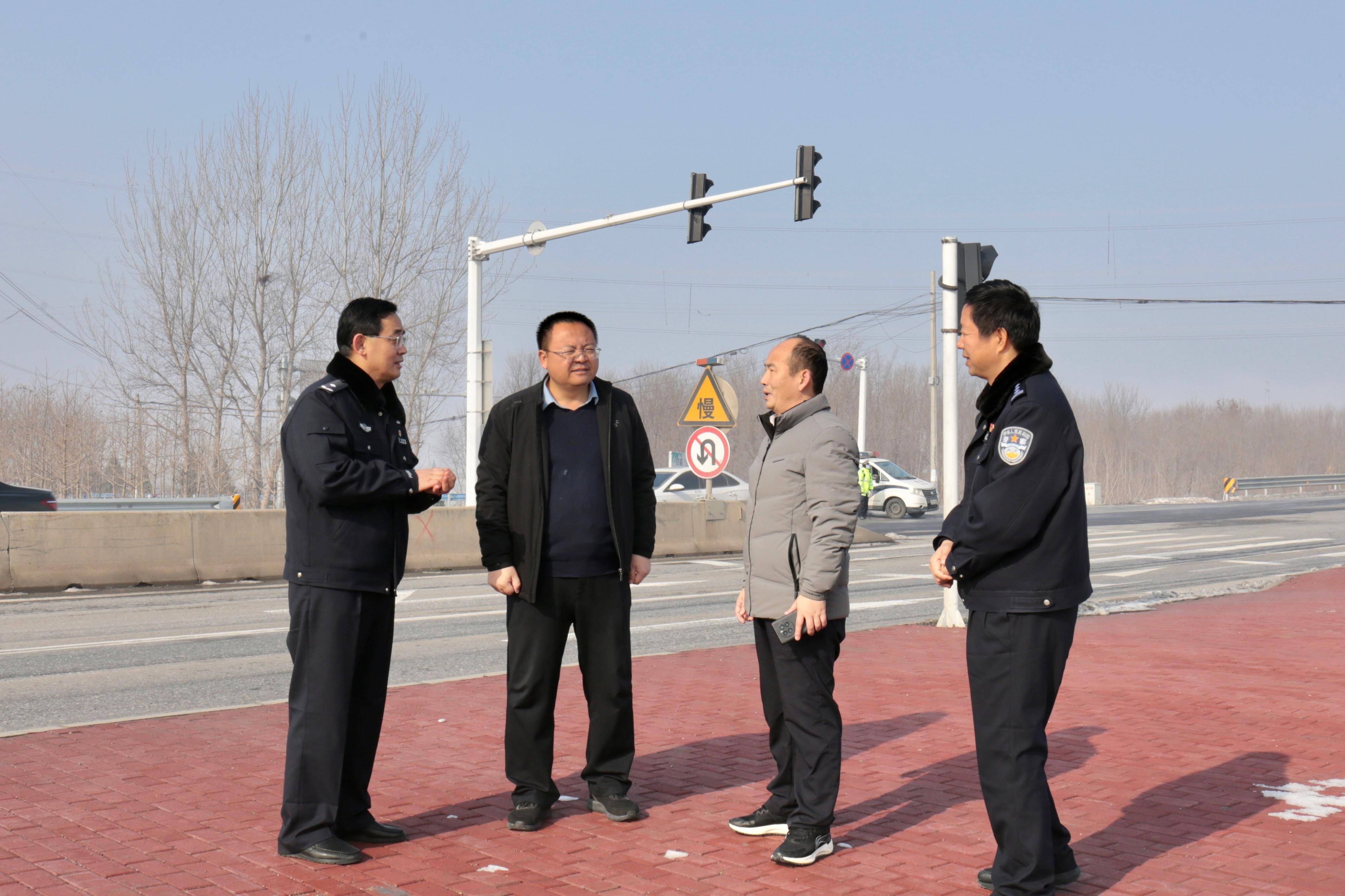 一线传真|安阳县领导督导检查大雾天气道路交通管理工作