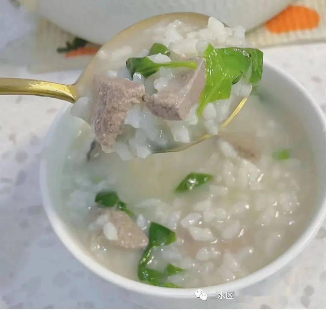 星期五點午芡實牛肉粥黑米飯魚鬆炒菜心梅菜馬蹄蒸肉餅餐午間課香蕉