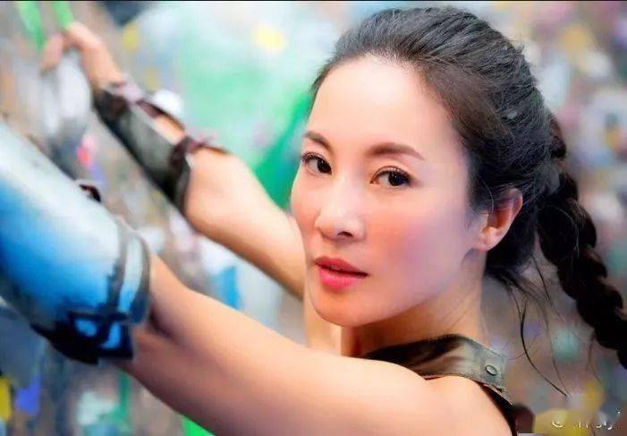 西伯利亚零下40℃拍写真的50岁中国辣妈_刘叶琳_比基尼_照片