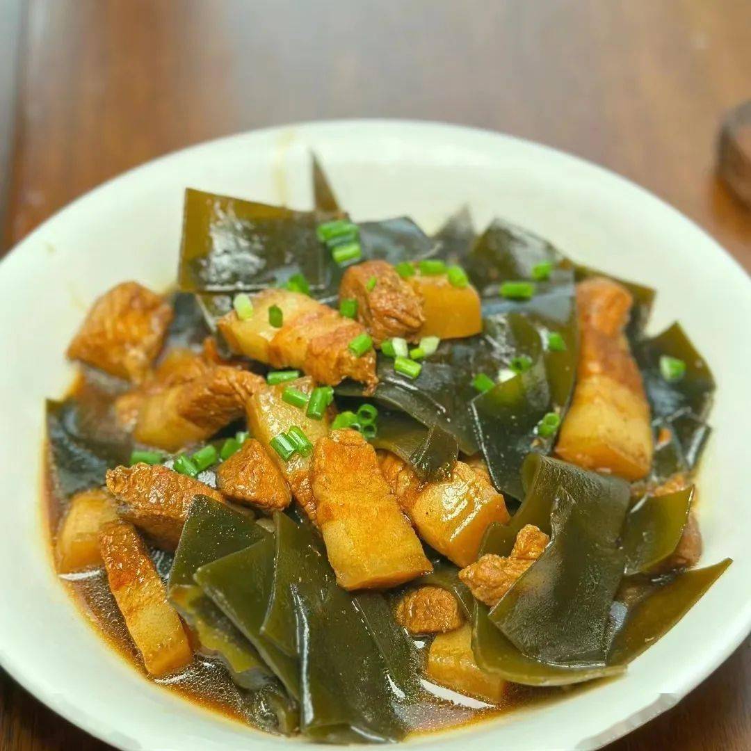 午餐有机花菜炒火腿,海带豆泡烧肉,萝卜炖肉汤,米饭周四营养食谱早餐