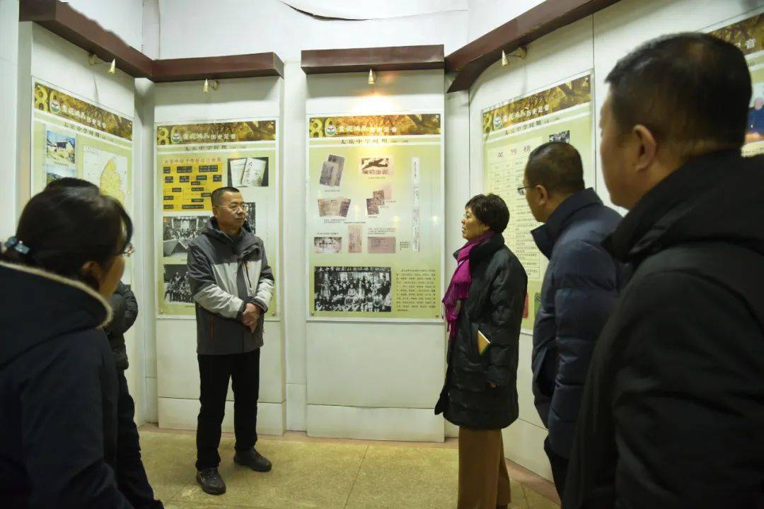 平遥中学第一任校长李光宾后人在平遥中学参观交流!_李希_一行_校庆