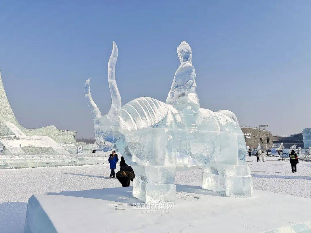 【激情迎亚冬 冰雪暖世界】冰雕复刻《雪域高原上的祈福》|冰雕大师邀请赛圆满结束_作品_牦牛_哈尔滨